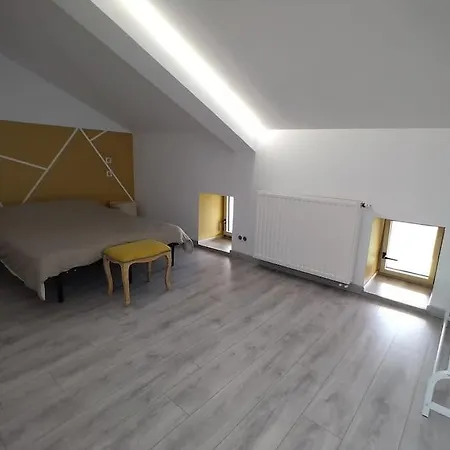 Holiday home Sur La Route Du Pont Neuf *
